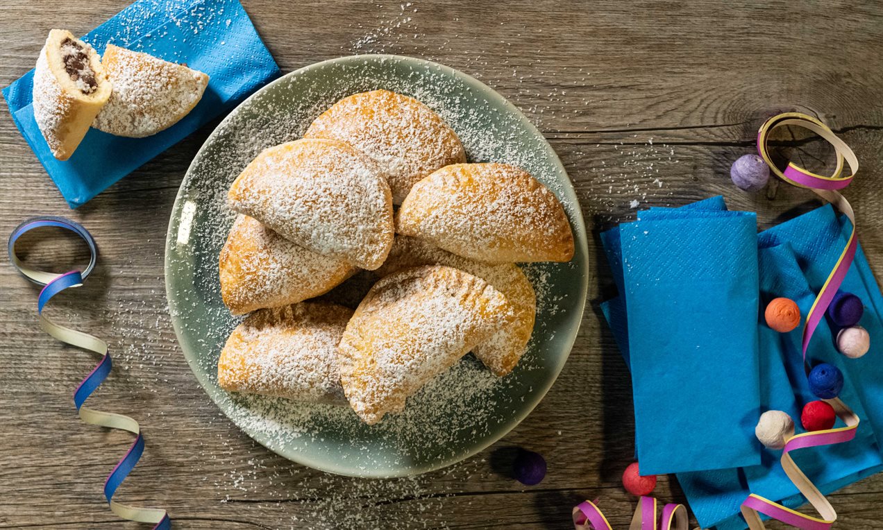 Ravioli dolci con ricotta e gocce di cioccolato